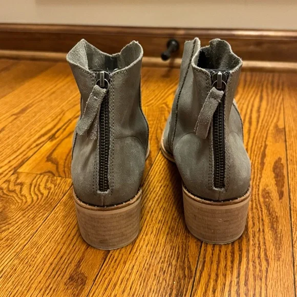 Crevo “Clara” Grey Suede Leather Booties Western size 9.5 worn once - Picture 4 of 10